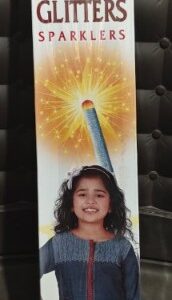 18.3 Maharaj 15 CM Golden Glitters Yellow Sparklers